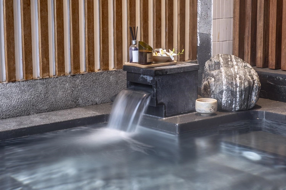 Tại những căn biệt thự đảo Alluvia City, mạch khoáng nóng tự nhiên chất lượng sẽ được dẫn vào tận nơi mang đến trải nghiệm khoáng nóng tại gia mỗi ngày cho cư dân